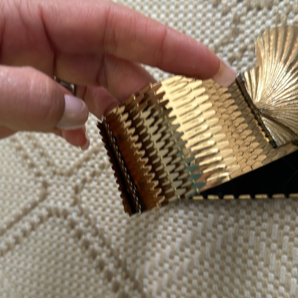 Vintage seashell stretchy belt, 24”, gold over black elastic… AMAZING - Picture 4 of 4